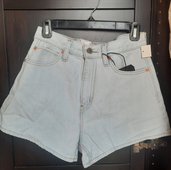 Levi's Lightwash Denim Short - Picture 2 of 6